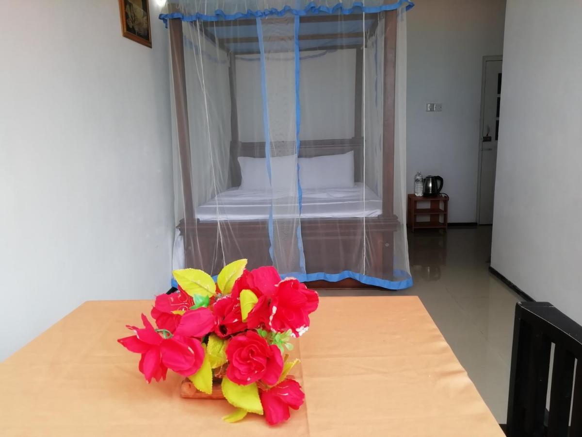 Rainbow Beach Resort Амбалангода Екстериор снимка
