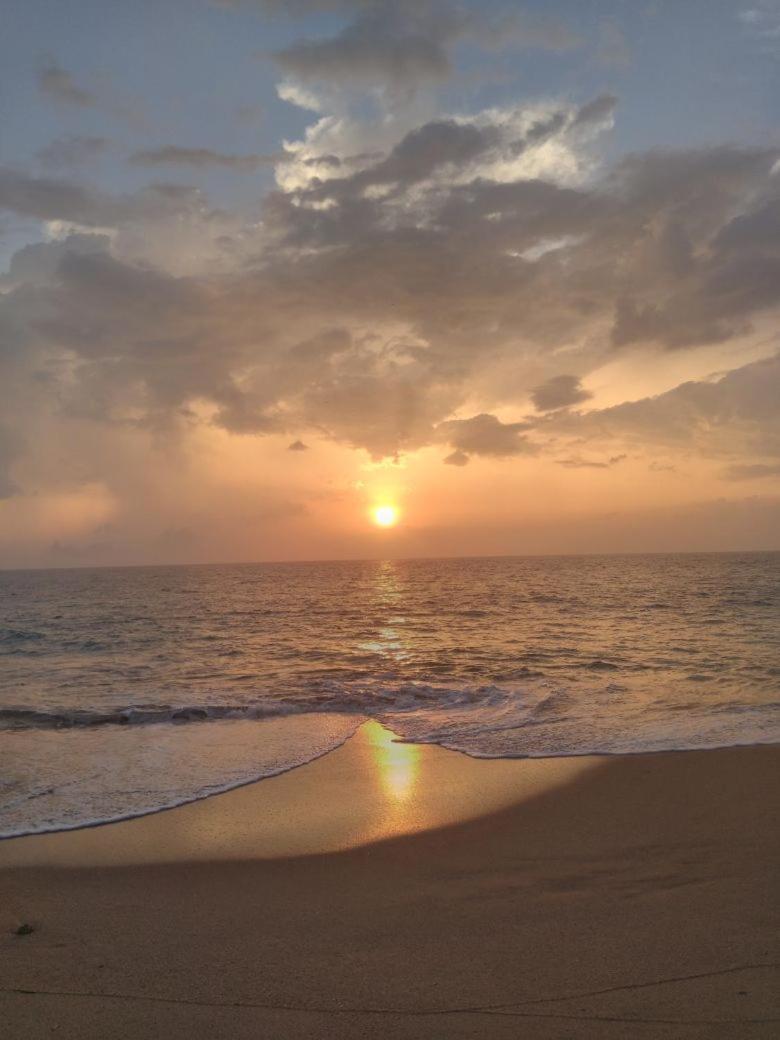 Rainbow Beach Resort Амбалангода Екстериор снимка