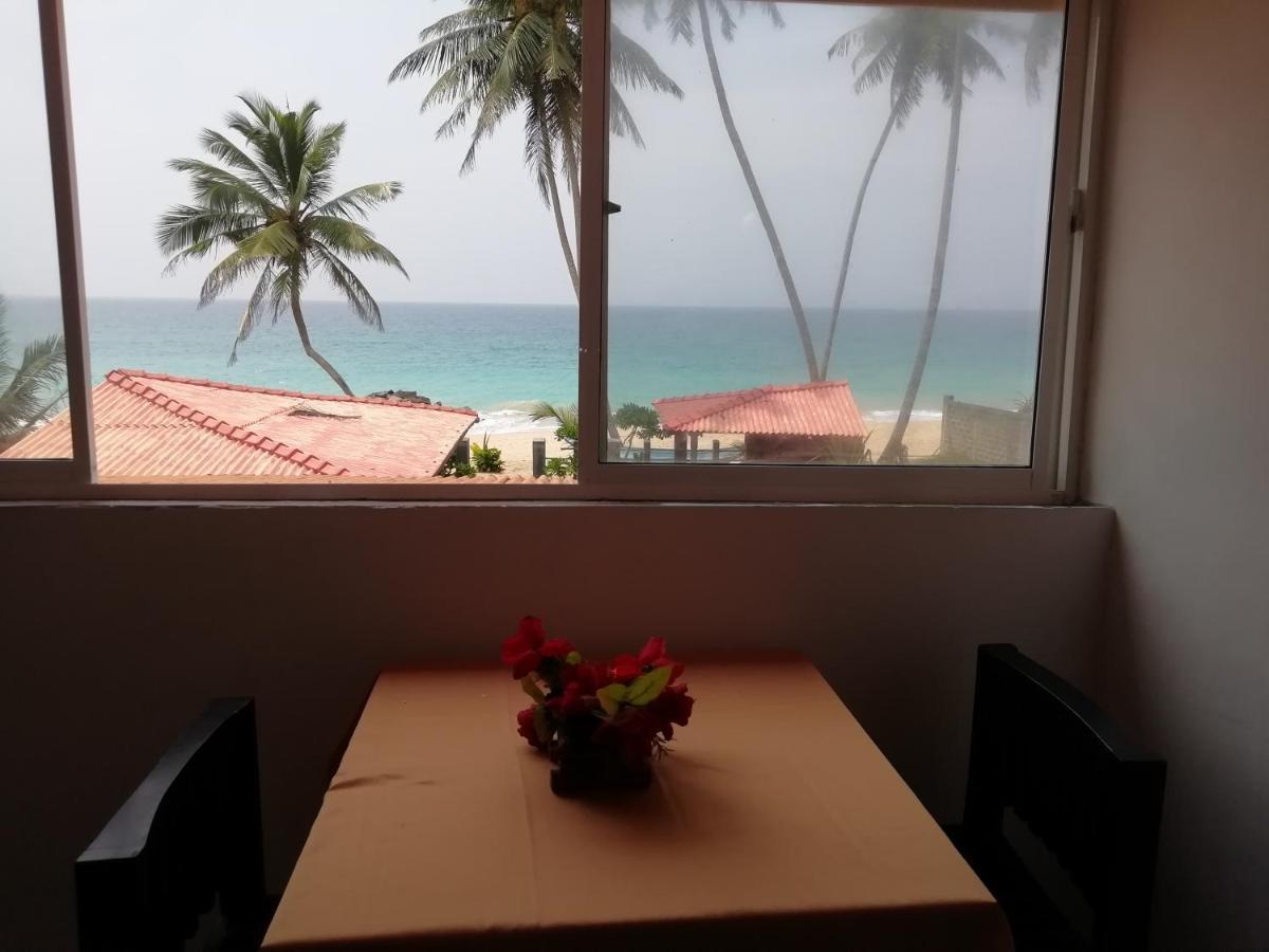 Rainbow Beach Resort Амбалангода Екстериор снимка