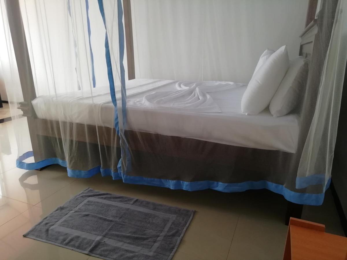 Rainbow Beach Resort Амбалангода Екстериор снимка
