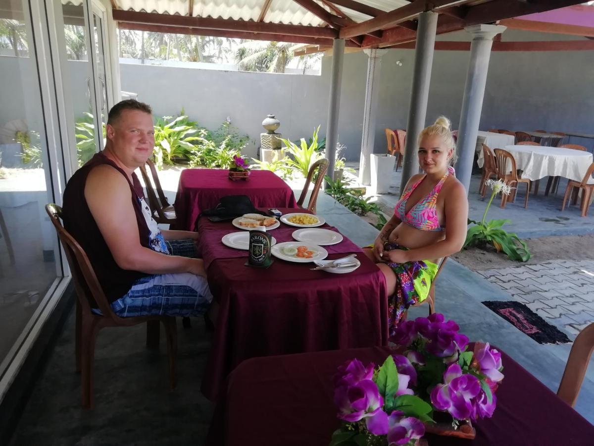 Rainbow Beach Resort Амбалангода Екстериор снимка