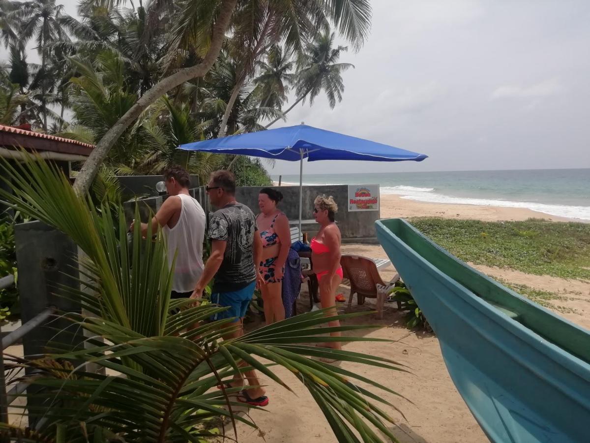 Rainbow Beach Resort Амбалангода Екстериор снимка