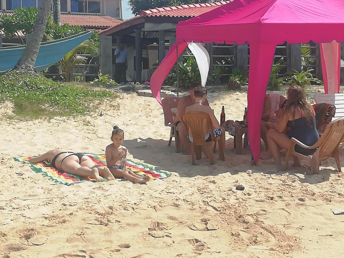 Rainbow Beach Resort Амбалангода Екстериор снимка