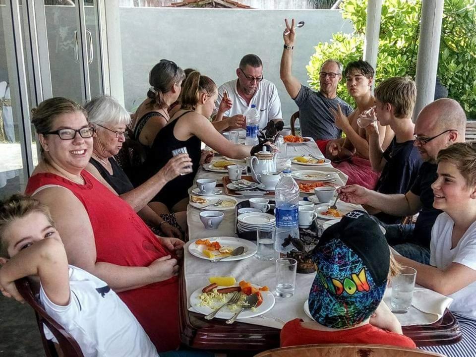 Rainbow Beach Resort Амбалангода Екстериор снимка